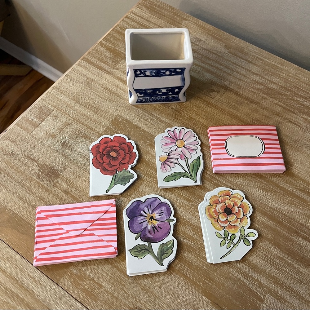 Molly Hatch for CR Gibson. Ceramic Vase with Floral Notecards.